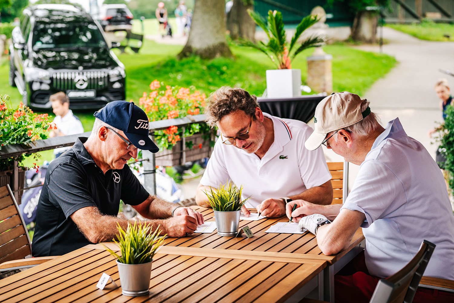 Golftisch_1500x1200 Gemütliches Beisammensein nach einer Runde Mercedes-Benz After Work Golf Cup